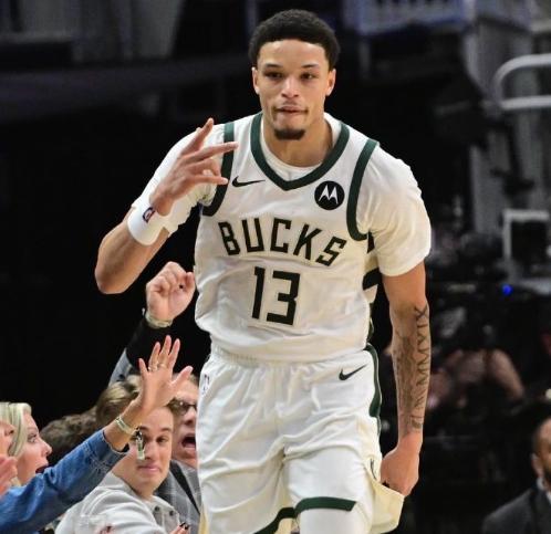 九融配资端 头一回见到这种事！曾有7项偷窃罪的人成了雄鹿关键先生！